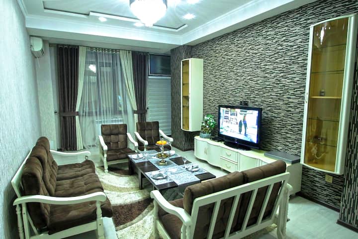 Светлая, уютная, теплая квартира в центре города. - Dushanbe