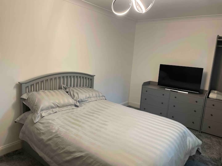 Lrge Dbl Bedroom In Paisley-near Gla Airport & Uws - Paisley