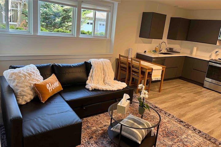 Entire 2 Bedroom Guest Suite Full Kitchen, Laundry - Bothell, WA