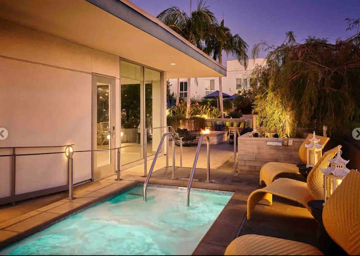 Modern West Hollywood Studio | Pool, Parking, Gym - West Adams - Los Angeles