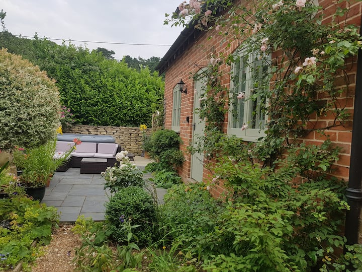 Detached And Romantic  Cottage With Hot Tub. - Fordingbridge
