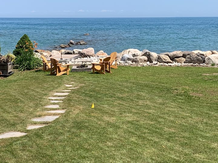 Beautiful Cottage On 200 Ft Of Georgian Bay - Meaford