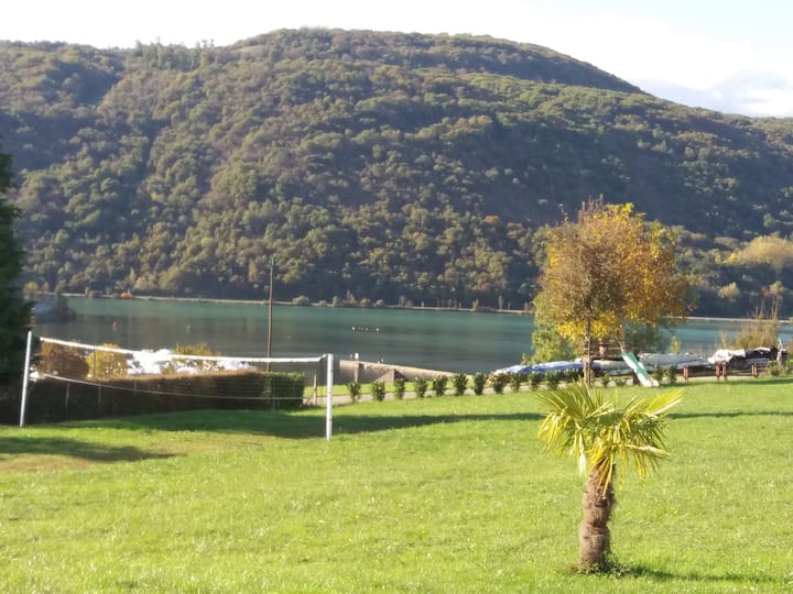 Petit Chalet Climatisé, Vue Lac Et Montagne - Ain