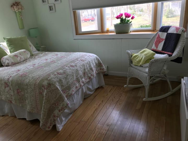 Two Bedroom Suite In Falmouth Ma!  Muffins Too! - Falmouth, MA