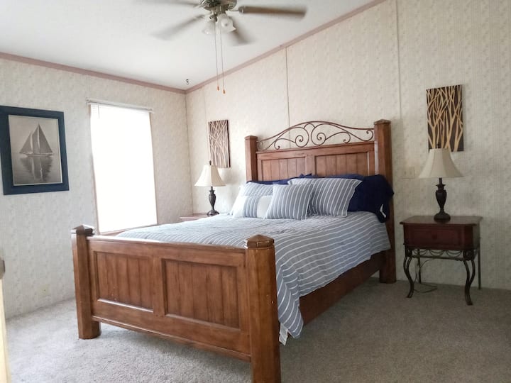 Spacious Home W/comfy Beds Central A/c Fast Wi-fi - Cheyenne, WY