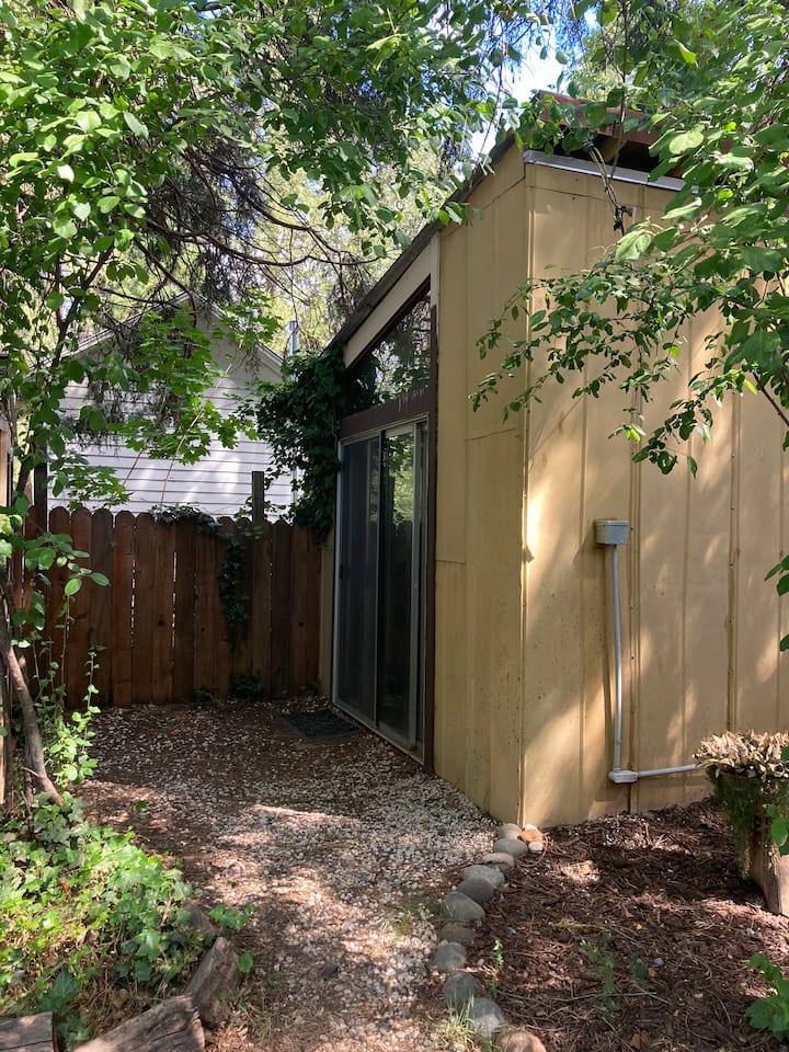Hummingbird House-be Cozy And Walk To Town! - Grass Valley, CA