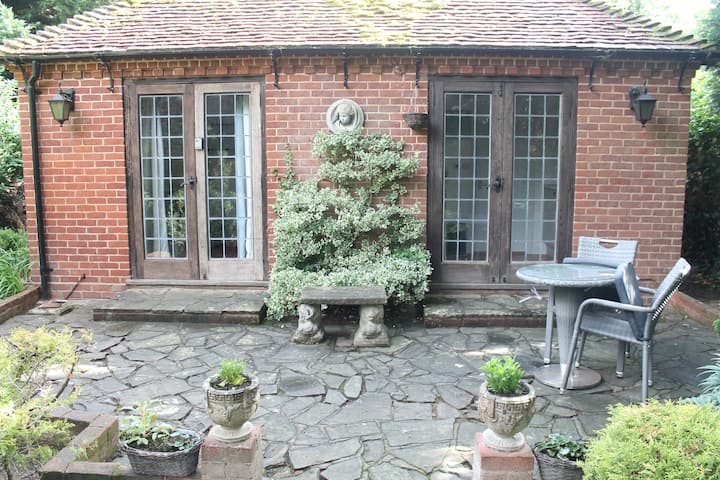 Idyllic Guest House With Private Garden - Sevenoaks
