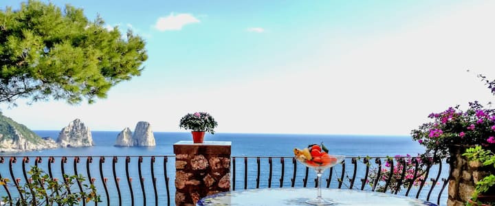 Elegant Suite Overlooking The Faraglioni Cliffs - Île de Capri