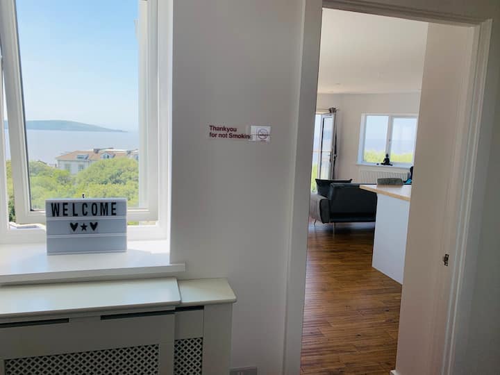 Modern Top Floor Apartment With Panoramic Sea View - Weston