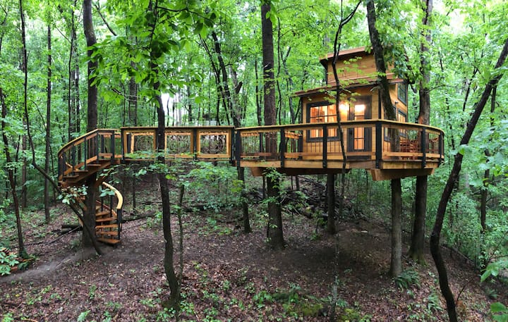 Suburban Treehouse Minutes From Downtown Duluth - Suwanee, GA