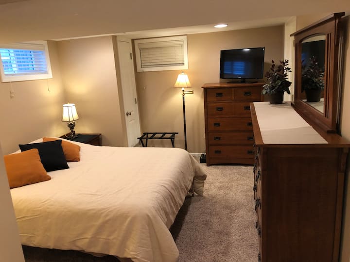 Wilson Private 1br/lr Suite - Downers Grove