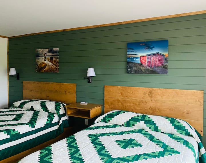 Cozy Wood ~Hotel Room - Deer Lake