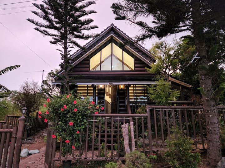 Loghouse: Cozy 3 Bedroom Cabin With Pool - Tagaytay