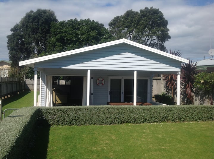 Cool Waihi Beach House North End Fully Fenced Pet Friendly For Small Pets Only - Waihi Beach