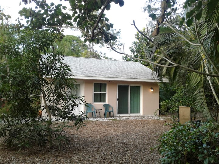 Private Garden Cottage - Englewood, FL