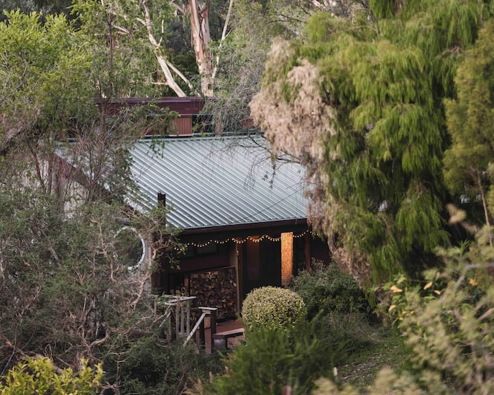 Juniper Grove • Adelaide Hills Log Cabin - Adelaide