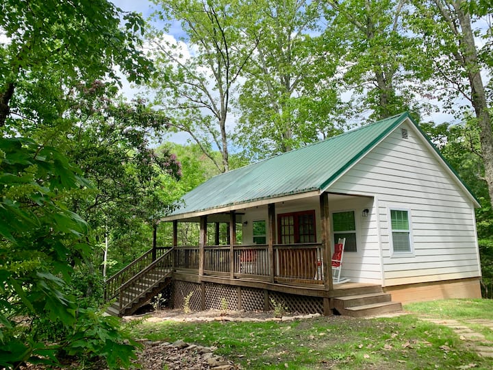 Pet-friendly Cabin With Covered Porch, King Bed, And Laptop Friendly Workspace - Región de Georgia