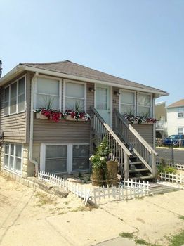 Cute Beach House 1/2 Block To Beach And Boardwalk! - Toms River, NJ