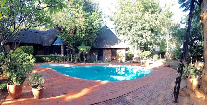 Beautiful Thatched House In Prime Location - Gaborone