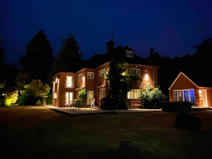 New Forest Country House With Hot Tub, Sauna & Gym - Fordingbridge