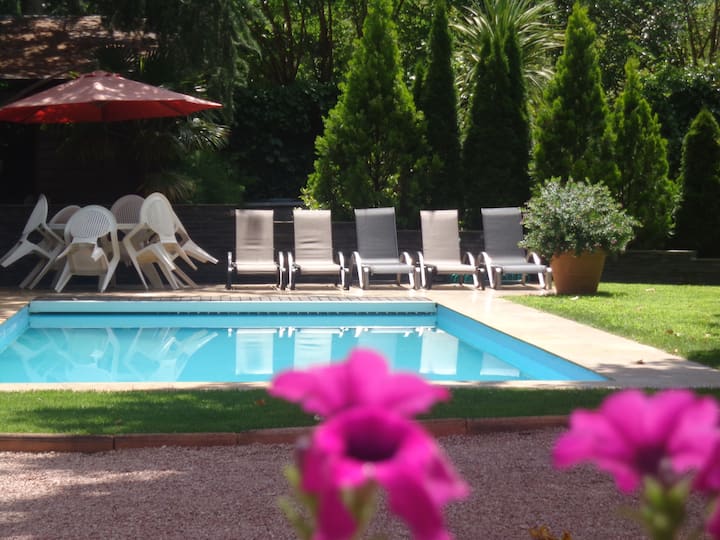Chalet At Torrelodones, 25 Min From Madrid. Heated Pool & Garden Shared With Owner. Wifi - Villanueva del Pardillo
