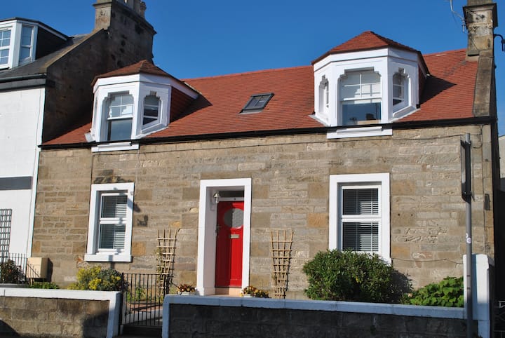 Craw's Nest Cottage- Stylish, Traditional Home - Crail