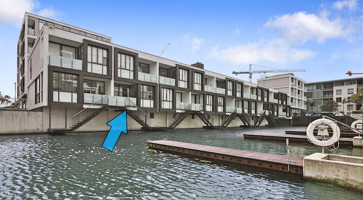Viaduct Harbour Waterside Apartment With Heat Pump - Auckland
