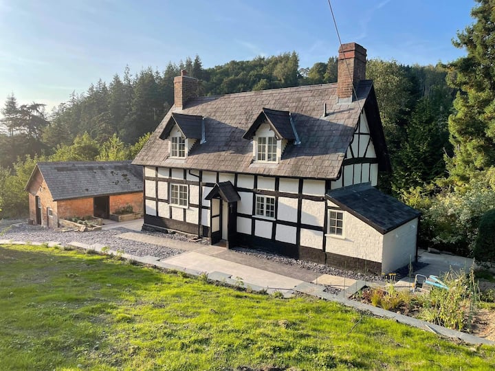 Secluded Forester’s Cottage With Modern Comforts - Welshpool