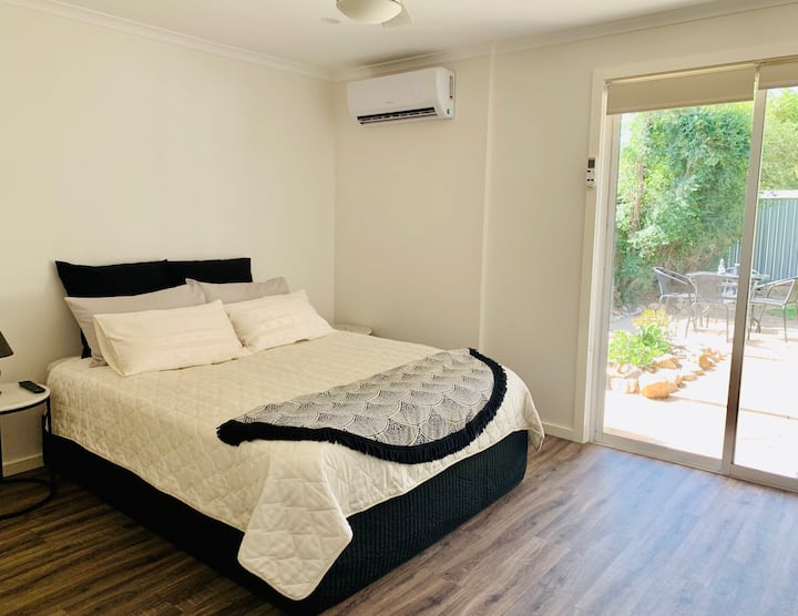 Private Self-contained Guest-suite With Lawn Area. - Deniliquin