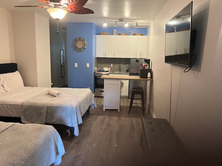 Great Studio Apartment In Wilton! Two Double Beds - Tortuga Music Festival