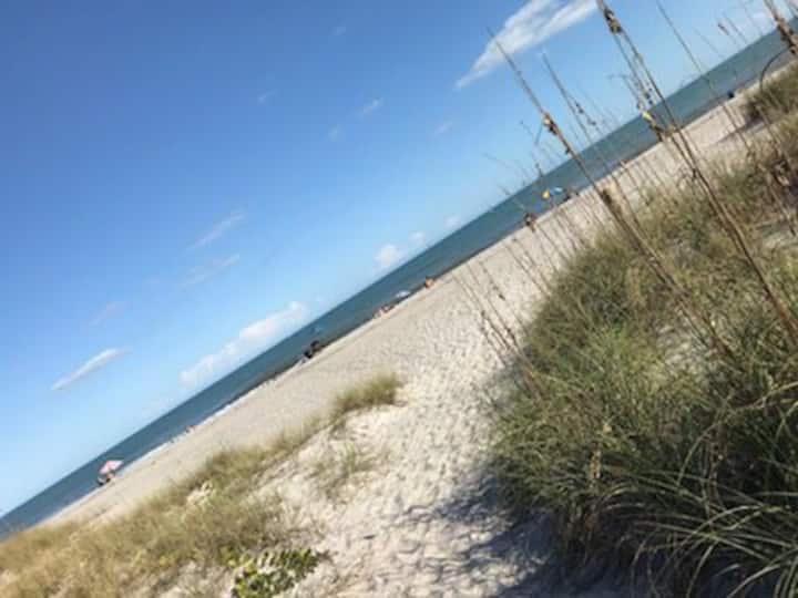 Beachside Bungalow - Cocoa Beach, FL