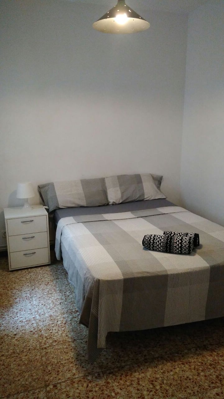 Double Room In A Good Big Apt In Bcn Center - Barcelona