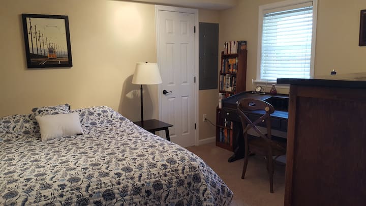1 Bedroom In Downtown C-ville, Kid-friendly! - Charlottesville, VA