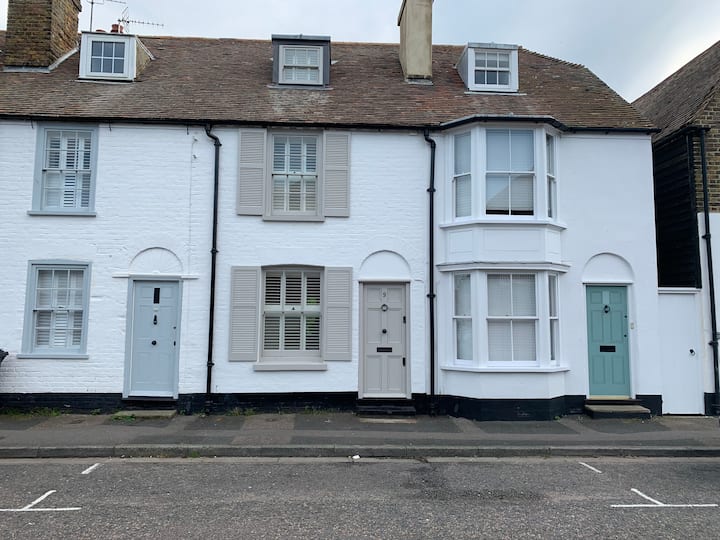 Renovated Whitstable Fisherman’s Seaside Cottage - ウィスタブル