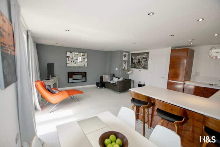 Nec. Stunning Solihull Trendy Penthouse+balc Pets - Solihull