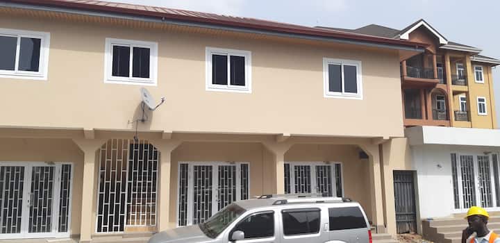 Clean And Cosy 2 Bedroom Apartment In Osu - Accra