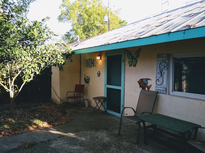 Quaint Victorian Tiny House In Starland 30 Days + - Savannah, GA