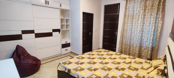 3 Bhk Apartment In South Delhi - Faridabad
