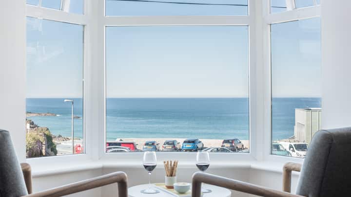 Coastal Seascape, Luxury Three Bedroom Apartment With Parking And Outstanding Sea Views - Saint Ives
