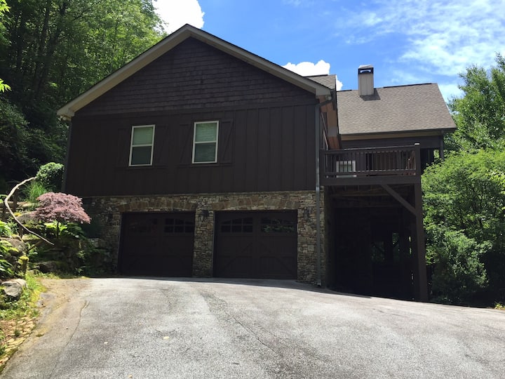 Newer Large Mountain Home Gated Club W New Hot Tub - Highlands, NC