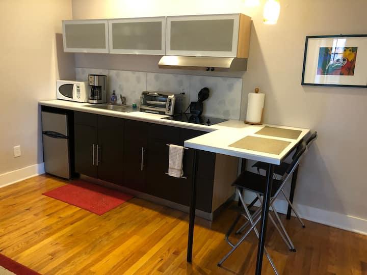 "The Gallery" Two Bedroom Apt W/parking - Charleston, SC
