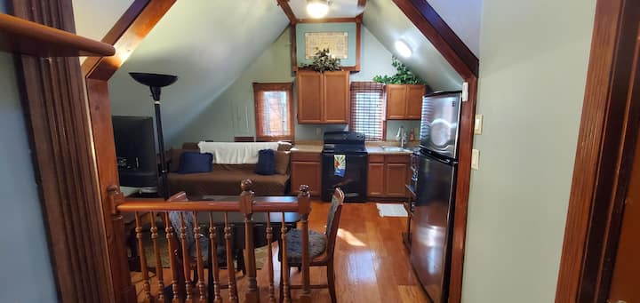 Cheerful 1 Bedroom+loft Home With On-site Parking - Fort Harrison State Park, Indianapolis
