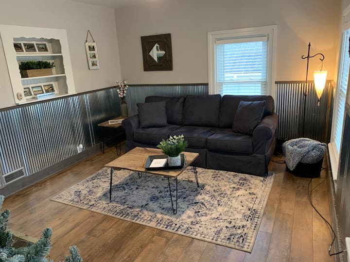 Cozy 1 Bed Apt In Vintage Downtown Ionia - Ionia State Recreation Area, Saranac