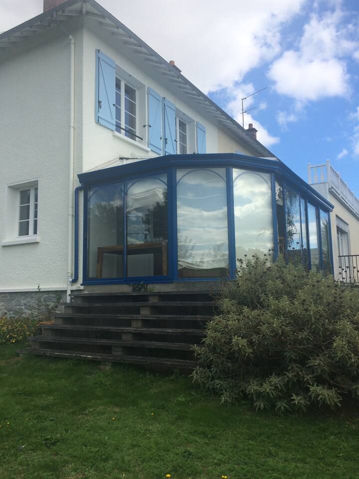 Chambre Confort Dans Maison Bleue - Limoges