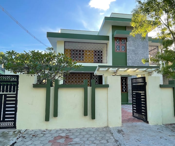 Sri Laxmi Guest House ( Large House For 4 To 6) - Kumbakonam