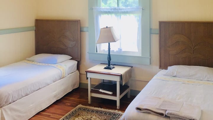 Open To Woman Solo Traveler/ Full Bed (Room#4) - Hilo, HI