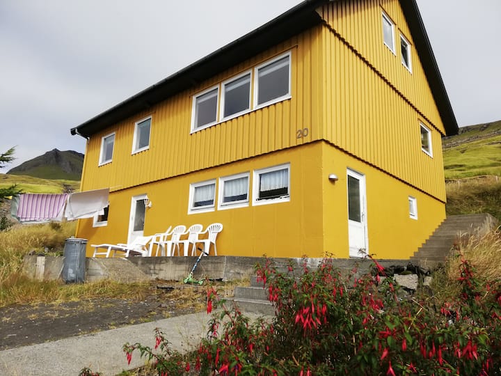 The Yellow House 1 - フェロー諸島