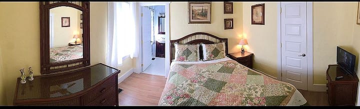 Historic Home In Heart Of Nampa | The Yellow Room - Nampa, ID