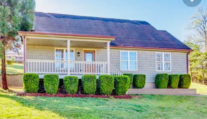 Luxury Of Lenz!! 5 Minutes From I-40! - Sevierville