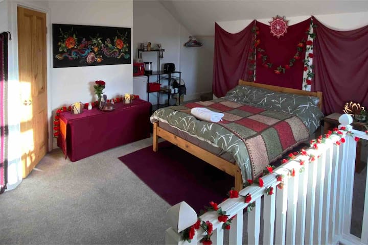 The Dragon Rose Lodge - Glastonbury